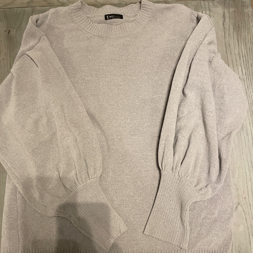 Ballon sleeve gray sweater